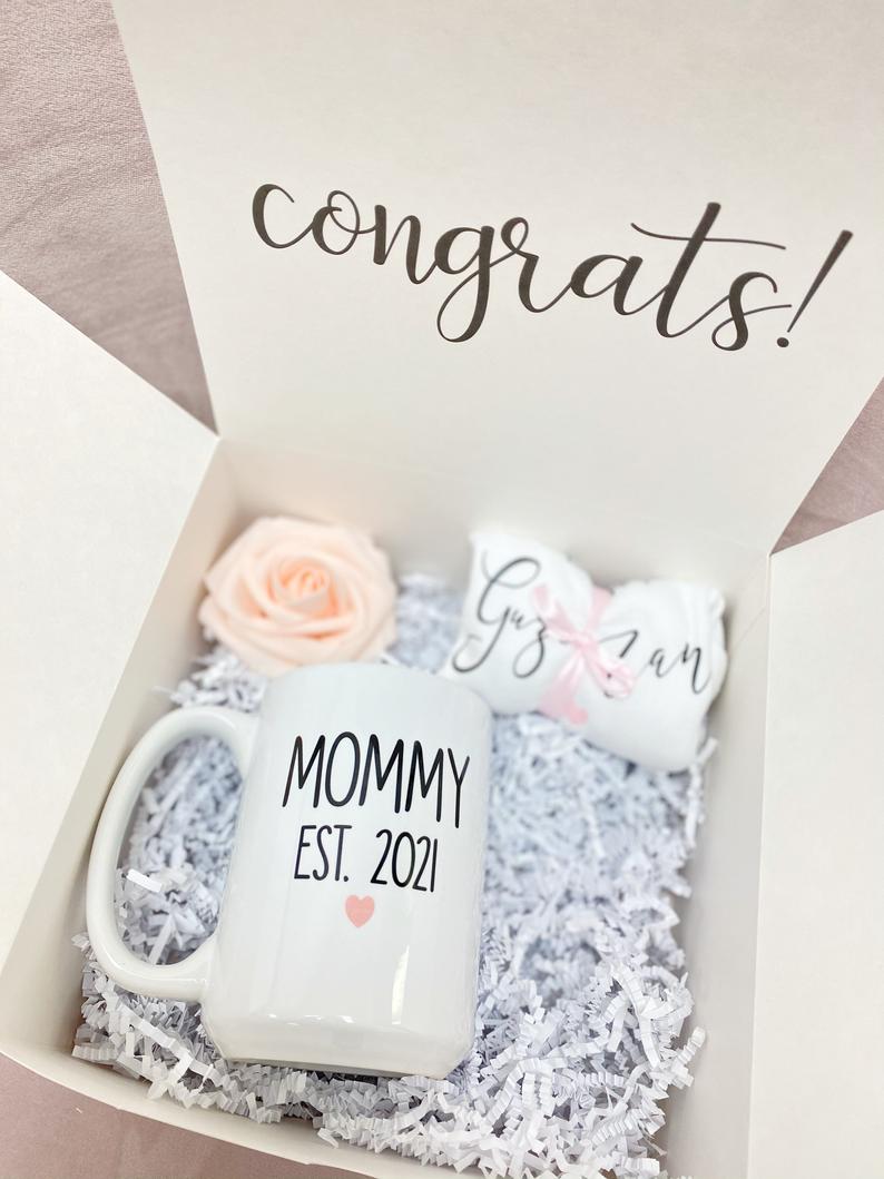 Mommy gift box set- new mom baby bodysuit gift box for parents to be- baby shower gift idea- baby announcement pregnancy idea for mama mug