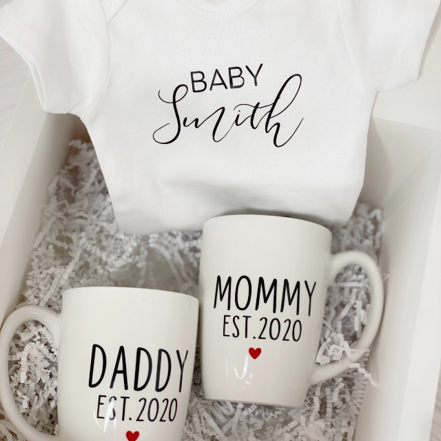 Mommy daddy parents gift box set- mom dad mug set- gift box for parents to be- baby shower gift idea- baby announcement pregnancy baby body