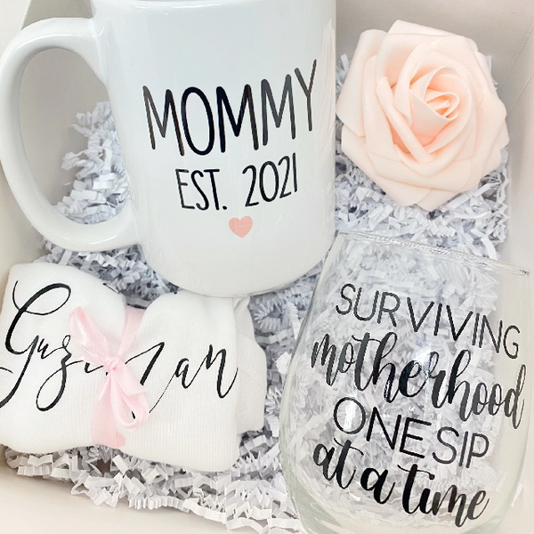 Mommy gift box set- new mom baby bodysuit gift box for parents to be- baby shower gift idea- baby announcement pregnancy idea for mama mug