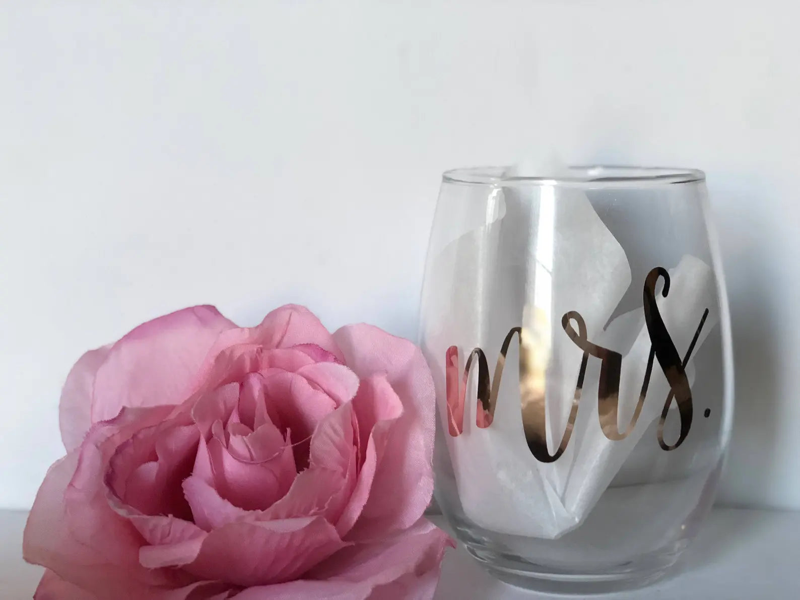 Rose gold Mrs wine glass- new mrs wine glass- bridal shower gift- engagement gift- mrs gift- newleywed wedding gift- mrs- mrs wine glass