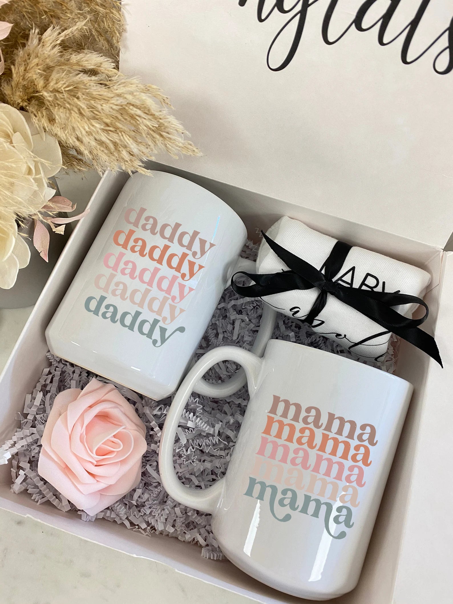 Mommy daddy parents gift box set- retro mom dad mugs set- gift box for parents to be- baby shower idea- baby announcement pregnancy baby